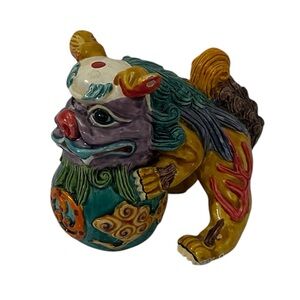 China Porcelain Foo Dog Colorful WuCai Ball Figurine